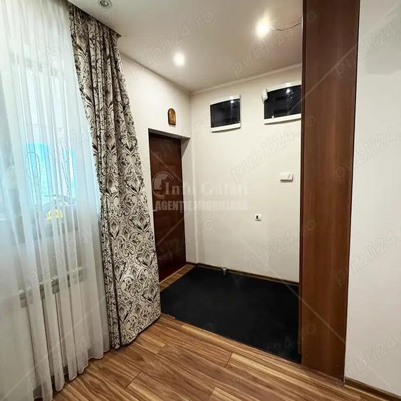 Apartament cu 6 camere decomandat în Faleză