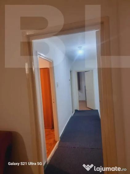 Apartament cu 3 camere semidecomandat în Central