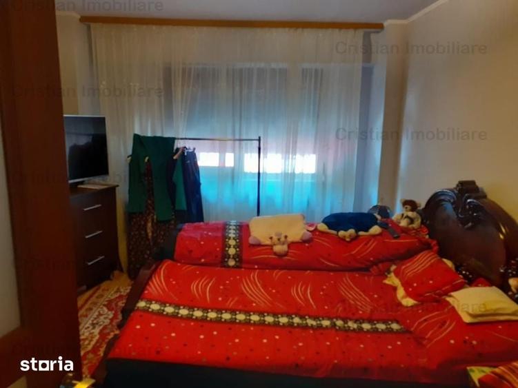 Apartament cu 3 camere decomandat în Tineretului