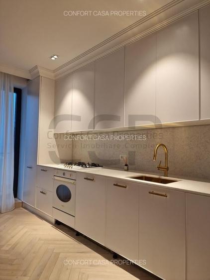 Apartament cu 4 camere decomandat în Central
