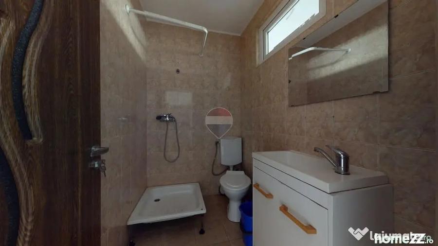 Apartament cu 3 camere semidecomandat în Florilor