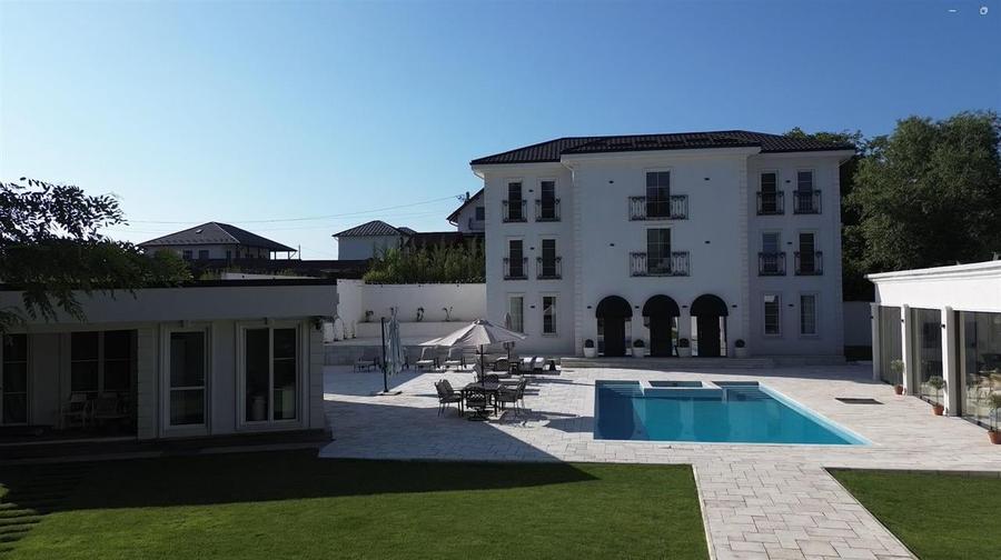 Casă individuală cu 6 camere cu Piscina în Sfântu Ilie
