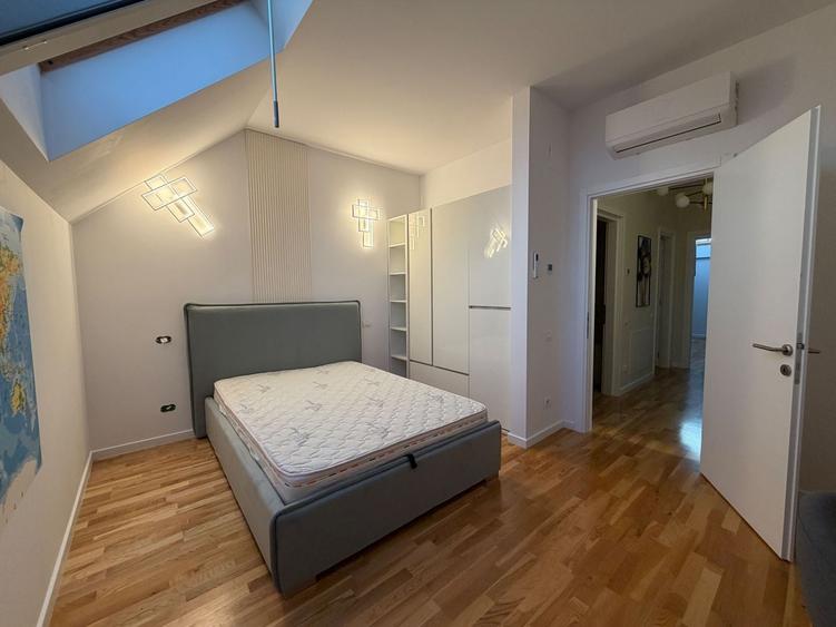 Casă cu 5 camere cu Canalizare în Pipera