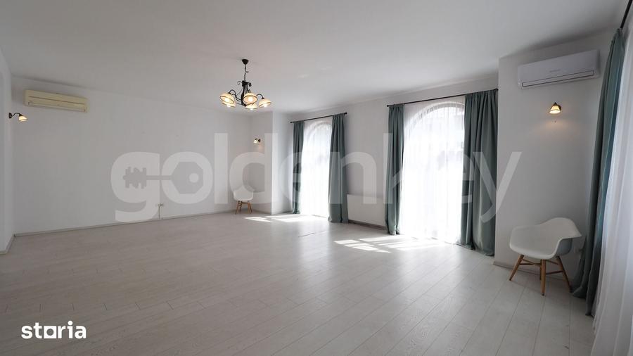 Casă cu 6 camere cu Teren 700 Mp în Central