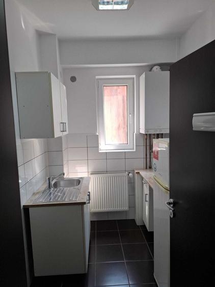 Casă cu 3 camere cu Canalizare în Central