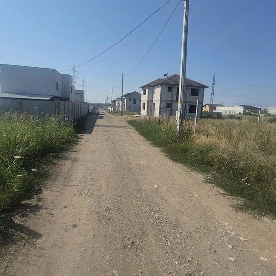 Casă cu 4 camere cu Teren 4 Mp în Mărăcineanu