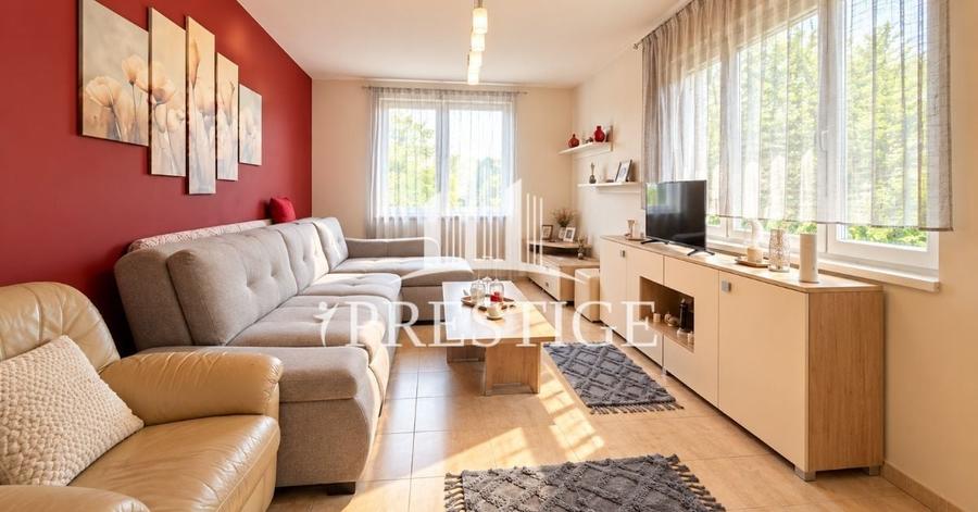 Apartament cu 3 camere decomandat, mobilat în Ștrand