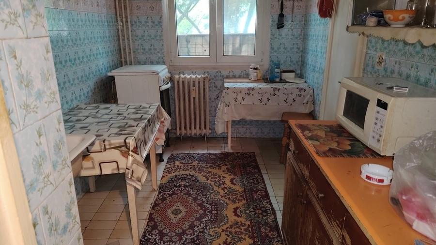 Apartament cu 3 camere decomandat în Berceni