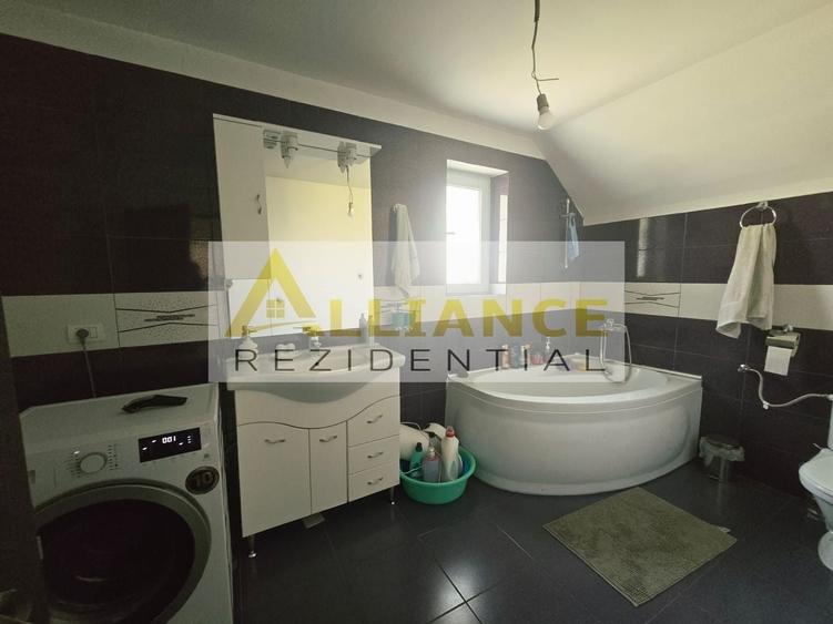Casă individuală cu 4 camere cu Canalizare în Berceni