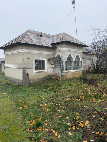 Casă cu 4 camere în Vlădila