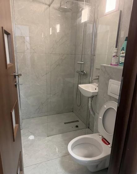 Apartament cu 4 camere decomandat, mobilat în Vitan