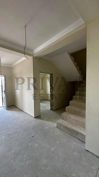 Duplex cu 5 camere cu Canalizare în Moșnița Nouă