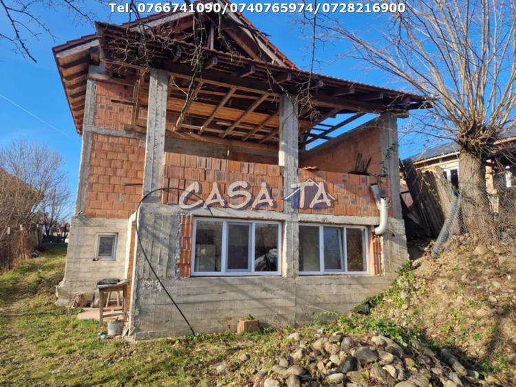 Casă individuală cu 3 camere cu Canalizare în Central
