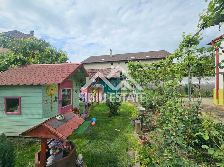 Casă individuală cu 4 camere cu Canalizare în Central