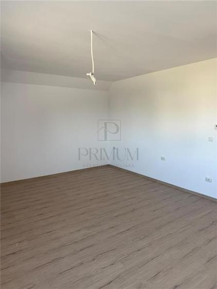 Duplex cu 4 camere cu Canalizare în Moșnița Veche