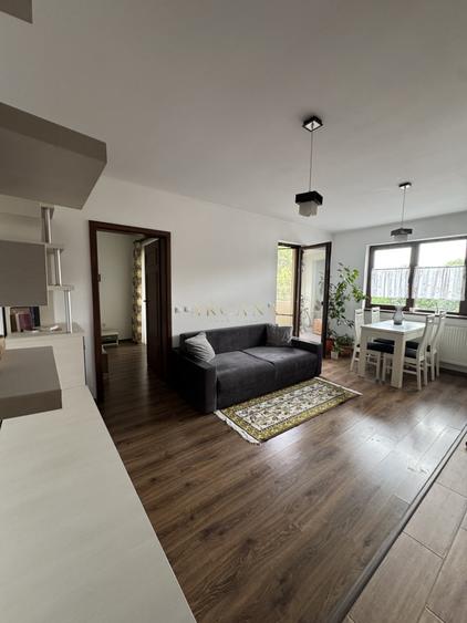 Apartament cu 2 camere semidecomandat, mobilat în Florești