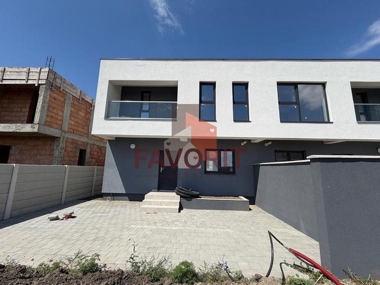 Duplex cu 4 camere cu Canalizare în Săcălaz