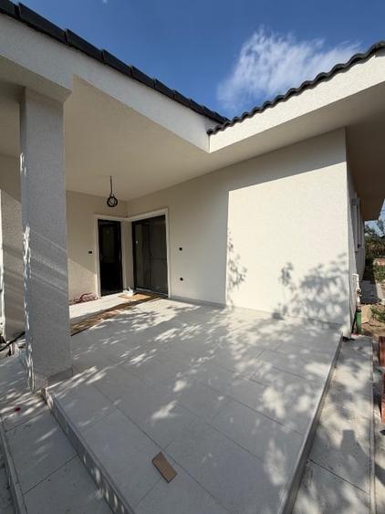 Duplex cu 3 camere cu Canalizare în Albina
