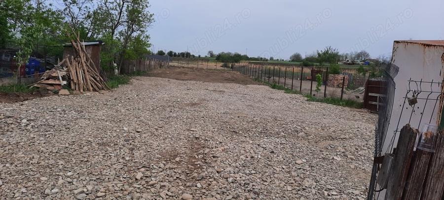 Teren de 1500 mp, în Săgeata