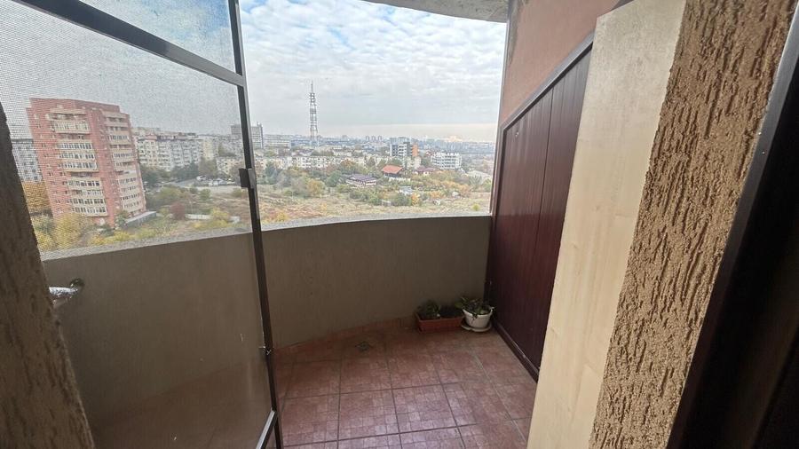 Apartament cu 3 camere decomandat în Olteniței