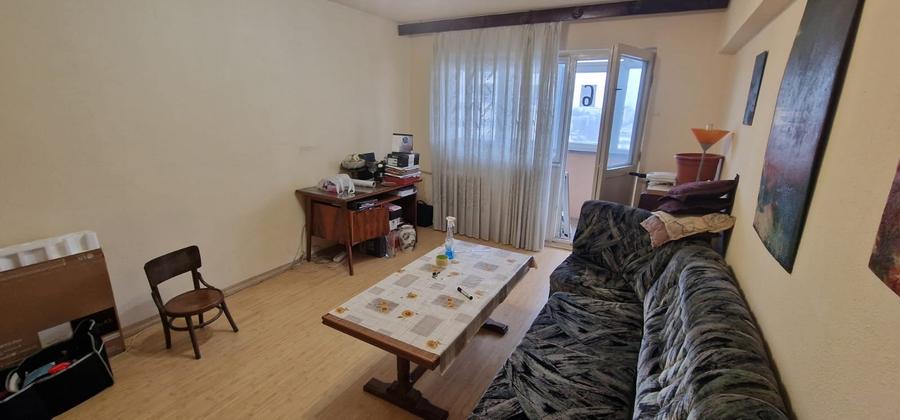 Apartament cu 3 camere decomandat în Republicii