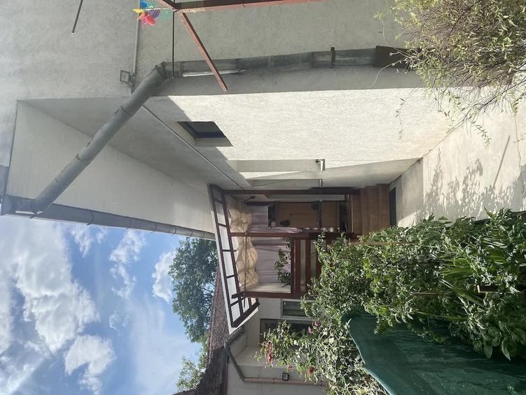 Casă cu Teren 200 Mp în Central