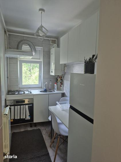 Apartament cu 3 camere decomandat în Exterior Vest