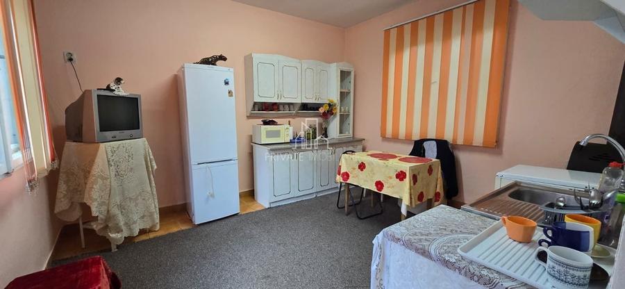 Casă individuală cu 4 camere cu Canalizare în Est