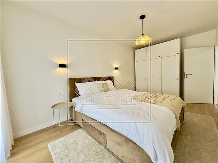 Penthouse cu 3 camere semidecomandat, mobilat în Exterior Vest