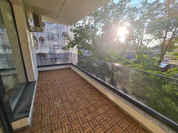 Apartament cu 3 camere semidecomandat în Colentina