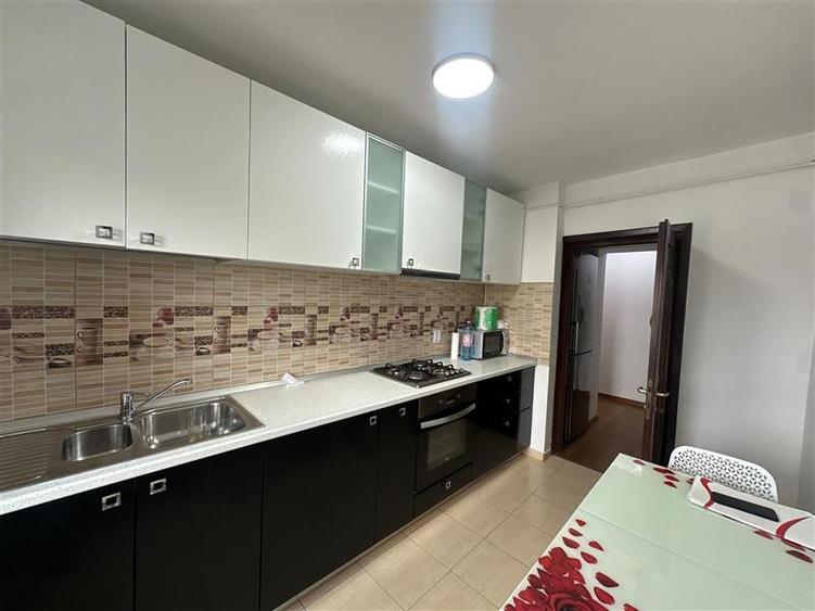Apartament cu 3 camere decomandat în Aeroport