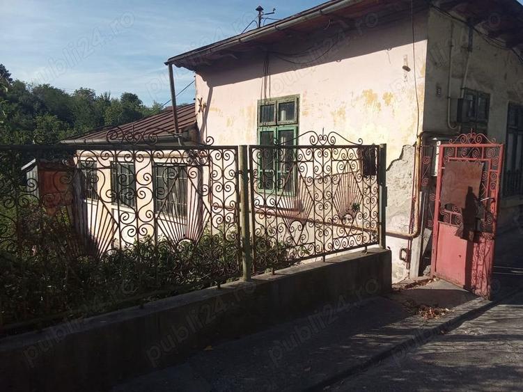 Casă cu 4 camere cu Teren 500 Mp în Central