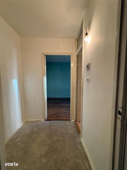 Apartament cu 3 camere semidecomandat în Est