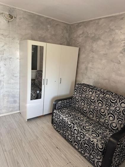 Garsonieră decomandată în Titan