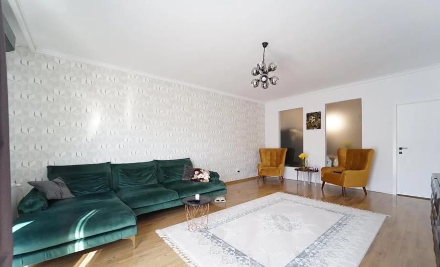 Apartament cu 3 camere semidecomandat, mobilat în Plopilor