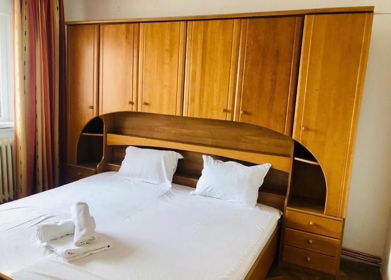 Apartament cu 4 camere decomandat în Punctele Cardinale