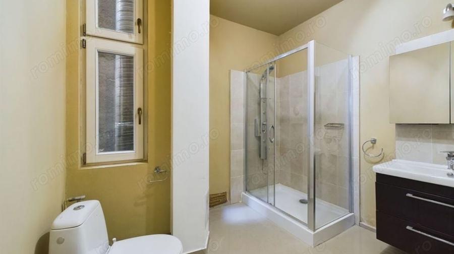Apartament cu 3 camere decomandat în Medicină