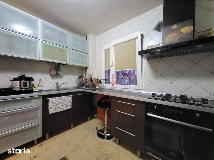 Apartament cu 4 camere semidecomandat, mobilat în Berceni