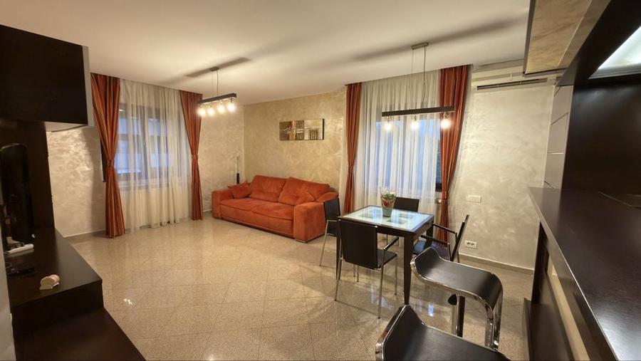Apartament cu 3 camere decomandat în Runcu