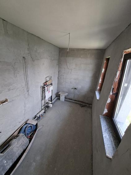 Casă cu 4 camere decomandat în Central