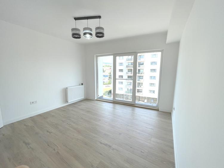 Apartament cu 4 camere decomandat în Dâmbul Rotund
