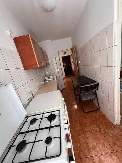 Garsonieră decomandată în Tei