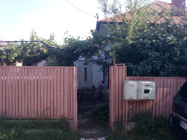 Casă cu 4 camere cu Canalizare în Central