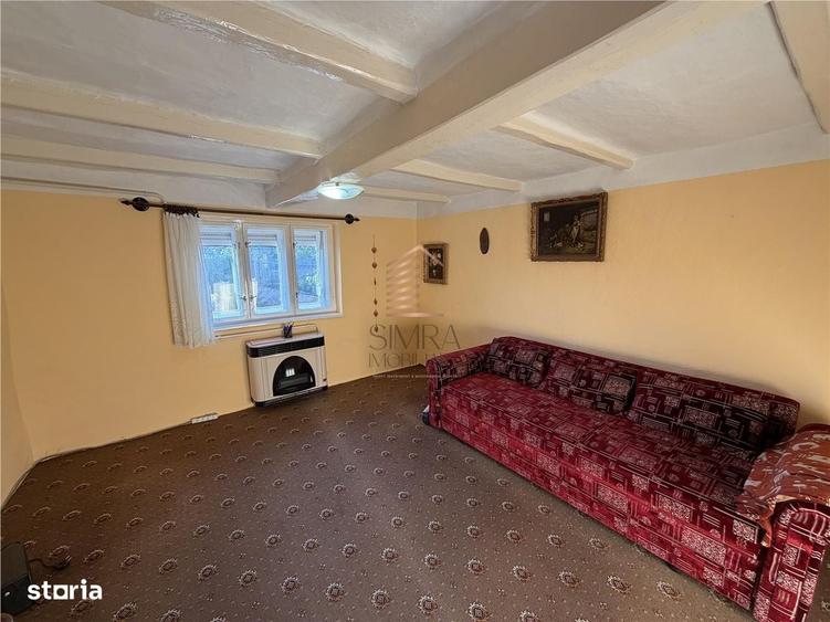 Casă cu 3 camere decomandat în Cheresig