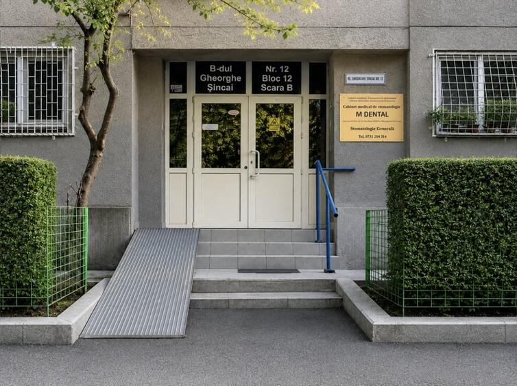 Apartament cu 4 camere decomandat, mobilat în Tineretului