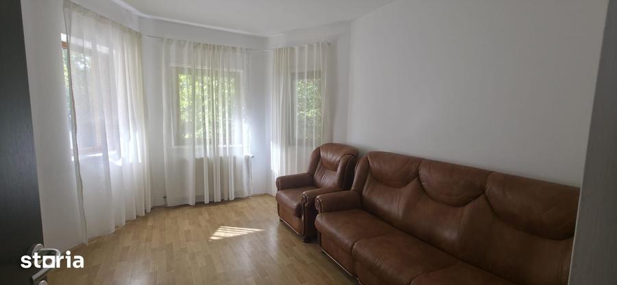 Apartament cu 3 camere în Zorilor