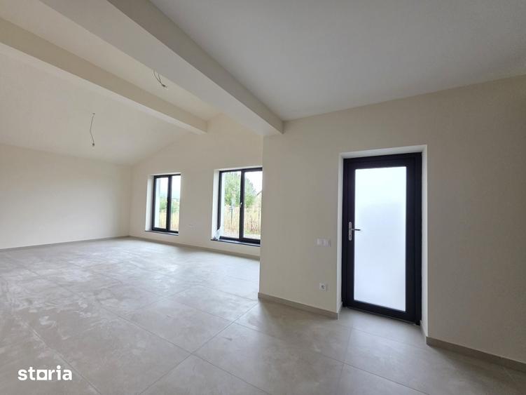 Casă cu 4 camere cu Teren 650 Mp în Cristian