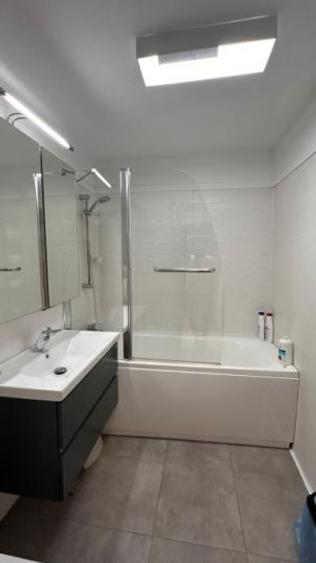 Apartament cu 2 camere decomandat, mobilat în Tei