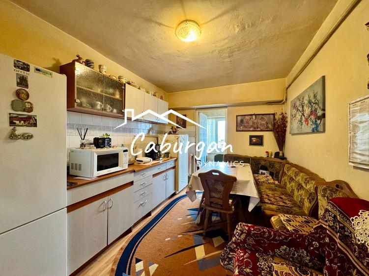 Apartament cu 4 camere decomandat în Turnișor