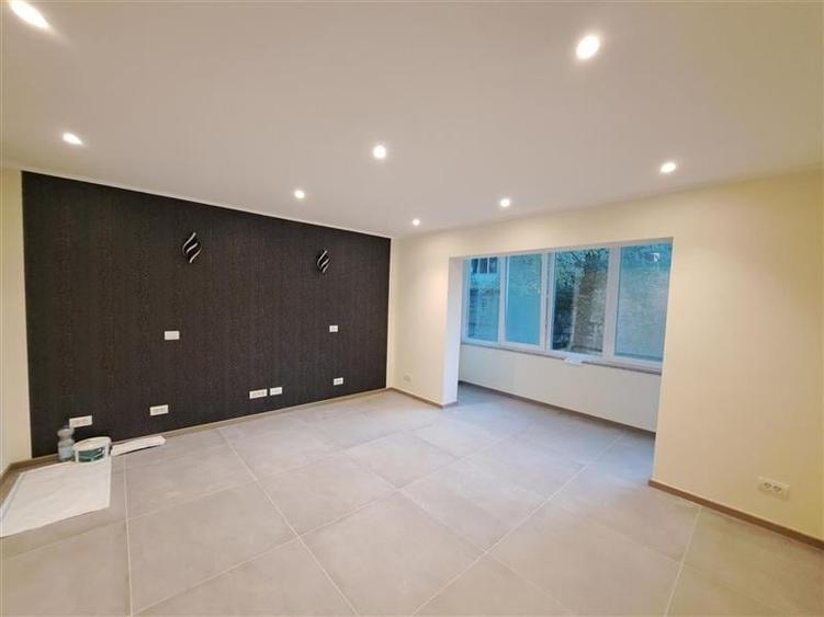 Apartament cu 3 camere decomandat în Complex Studențesc